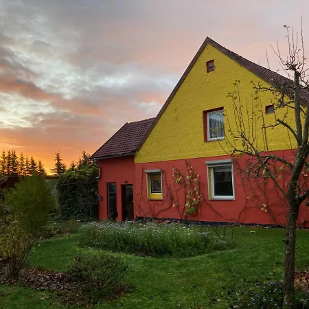 Kunterbunt: Urgemuetlich Und Fast Perfekt Casa vacanze Hohen Wangelin